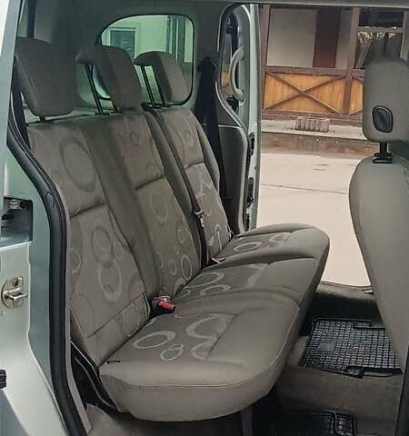 Серый Рено Кенгу, объемом двигателя 1.5 л и пробегом 250 тыс. км за 6900 $, фото 16 на Automoto.ua