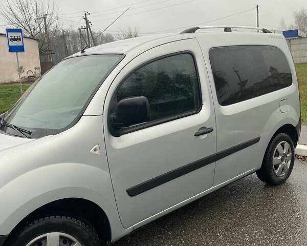 Серый Рено Кенгу, объемом двигателя 1.5 л и пробегом 340 тыс. км за 5500 $, фото 9 на Automoto.ua