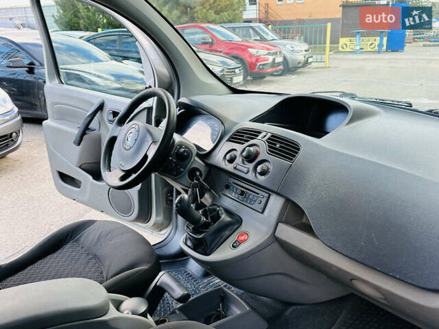 Сірий Рено Кєнгу, об'ємом двигуна 1.5 л та пробігом 302 тис. км за 5800 $, фото 14 на Automoto.ua