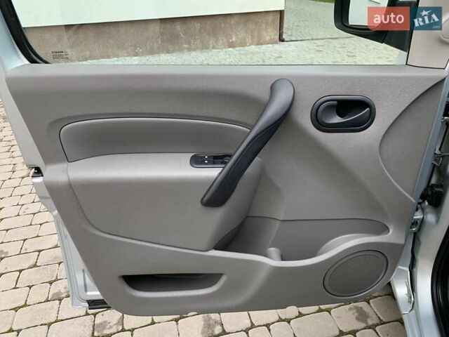 Рено Кєнгу 2010 у Івано-Франківську на Automoto.ua Сірий Рено Кєнгу, об'ємом двигуна 1.6 л та пробігом 220 тис. км за 7700 $, фото 49 на Automoto.ua