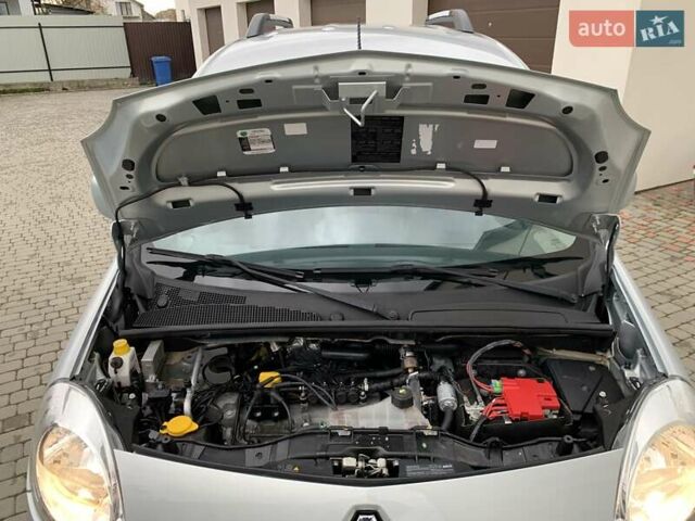 Рено Кєнгу 2010 у Івано-Франківську на Automoto.ua Сірий Рено Кєнгу, об'ємом двигуна 1.6 л та пробігом 220 тис. км за 7700 $, фото 72 на Automoto.ua