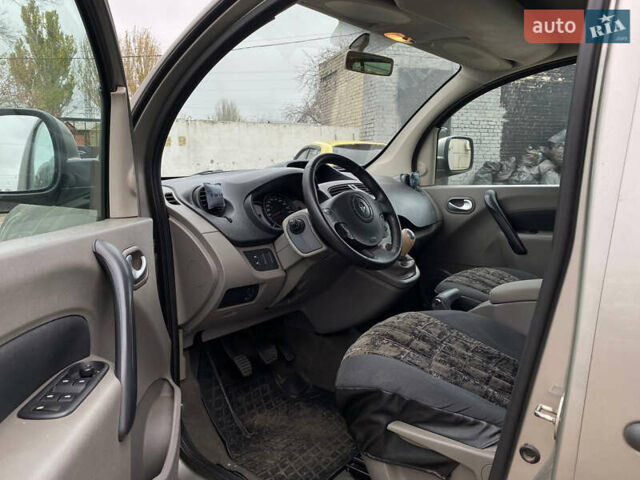 Серый Рено Кенгу, объемом двигателя 1.46 л и пробегом 190 тыс. км за 8200 $, фото 8 на Automoto.ua