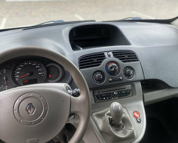 Серый Рено Кенгу, объемом двигателя 1.5 л и пробегом 256 тыс. км за 7650 $, фото 11 на Automoto.ua