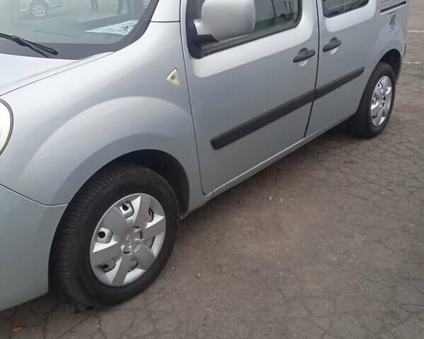 Серый Рено Кенгу, объемом двигателя 1.5 л и пробегом 223 тыс. км за 7500 $, фото 1 на Automoto.ua