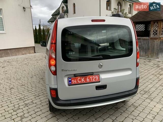 Рено Кєнгу 2010 у Івано-Франківську на Automoto.ua Сірий Рено Кєнгу, об'ємом двигуна 1.6 л та пробігом 220 тис. км за 7700 $, фото 7 на Automoto.ua