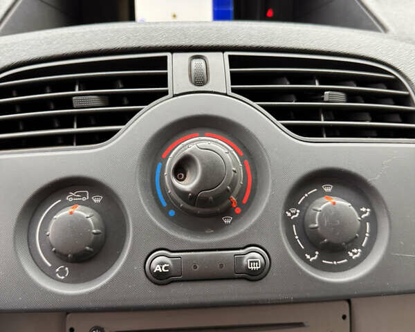 Серый Рено Кенгу, объемом двигателя 1.46 л и пробегом 137 тыс. км за 7500 $, фото 33 на Automoto.ua