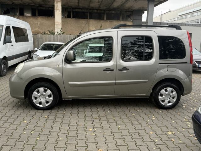 Серый Рено Кенгу, объемом двигателя 1.5 л и пробегом 233 тыс. км за 7400 $, фото 3 на Automoto.ua