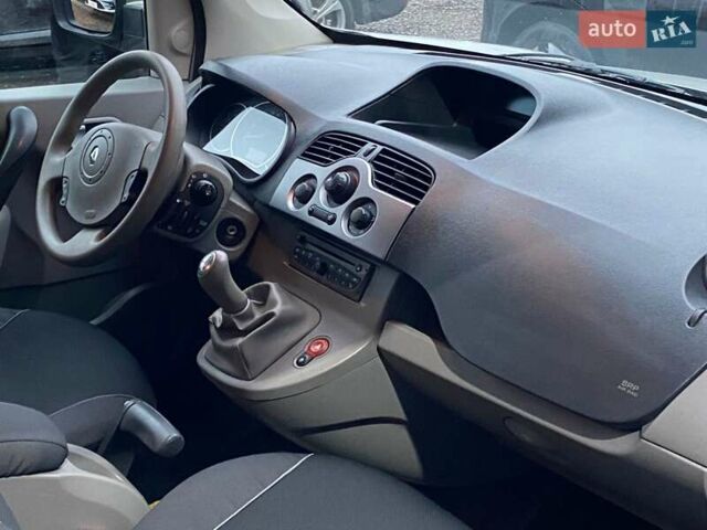 Серый Рено Кенгу, объемом двигателя 1.46 л и пробегом 231 тыс. км за 8200 $, фото 20 на Automoto.ua