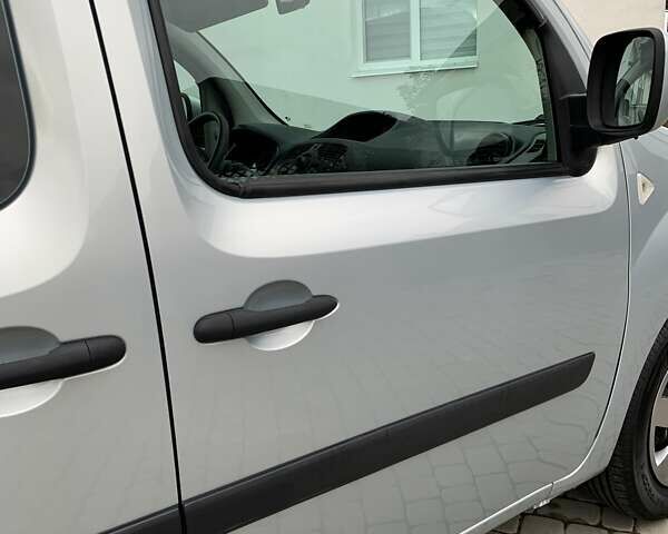 Рено Кєнгу 2010 у Івано-Франківську на Automoto.ua Сірий Рено Кєнгу, об'ємом двигуна 1.6 л та пробігом 220 тис. км за 7700 $, фото 20 на Automoto.ua