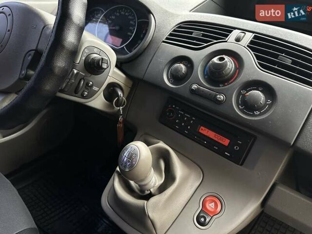 Рено Кенгу 2010 в Красноград на Automoto.ua Серый Рено Кенгу, объемом двигателя 1.5 л и пробегом 217 тыс. км за 6400 $, фото 11 на Automoto.ua