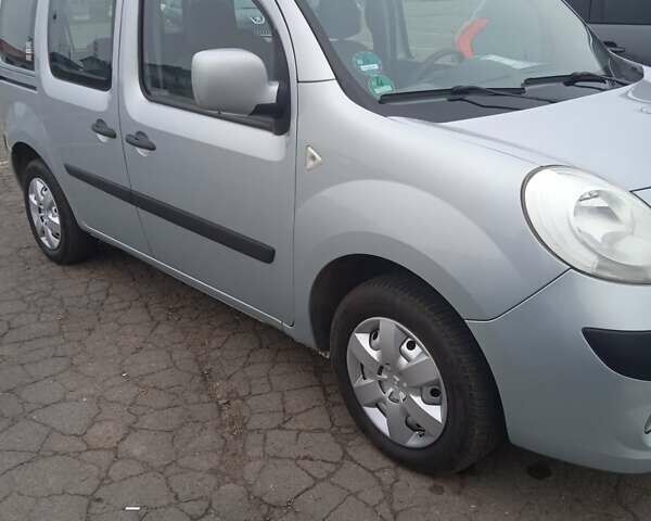 Серый Рено Кенгу, объемом двигателя 1.5 л и пробегом 223 тыс. км за 7500 $, фото 2 на Automoto.ua