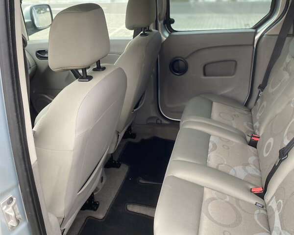 Серый Рено Кенгу, объемом двигателя 1.5 л и пробегом 256 тыс. км за 7650 $, фото 12 на Automoto.ua