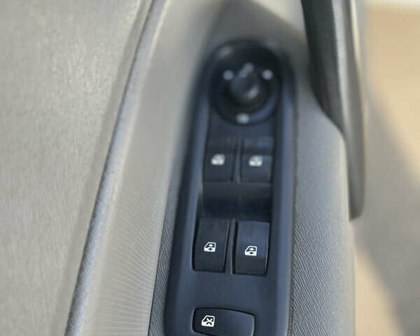 Серый Рено Кенгу, объемом двигателя 1.5 л и пробегом 239 тыс. км за 8000 $, фото 15 на Automoto.ua