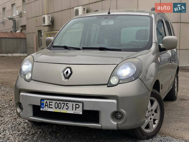 Серый Рено Кенгу, объемом двигателя 1.46 л и пробегом 190 тыс. км за 8200 $, фото 2 на Automoto.ua