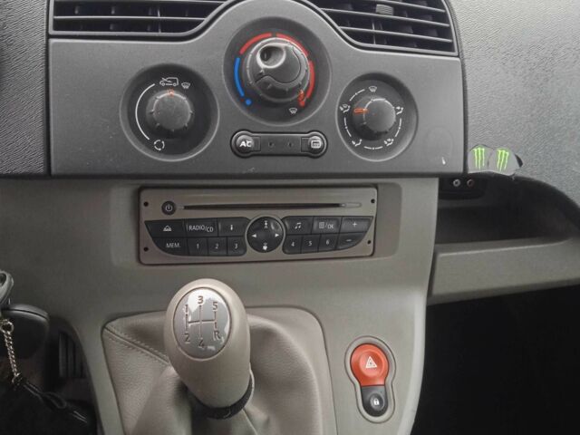 Сірий Рено Кєнгу, об'ємом двигуна 1.5 л та пробігом 223 тис. км за 7500 $, фото 11 на Automoto.ua