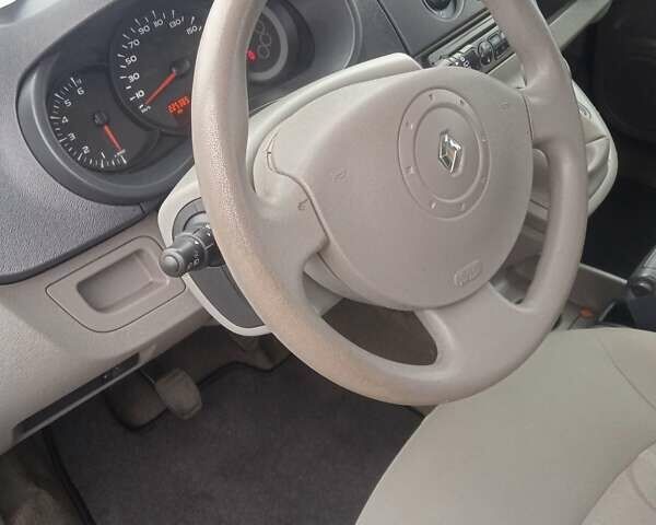 Серый Рено Кенгу, объемом двигателя 1.5 л и пробегом 223 тыс. км за 7500 $, фото 6 на Automoto.ua