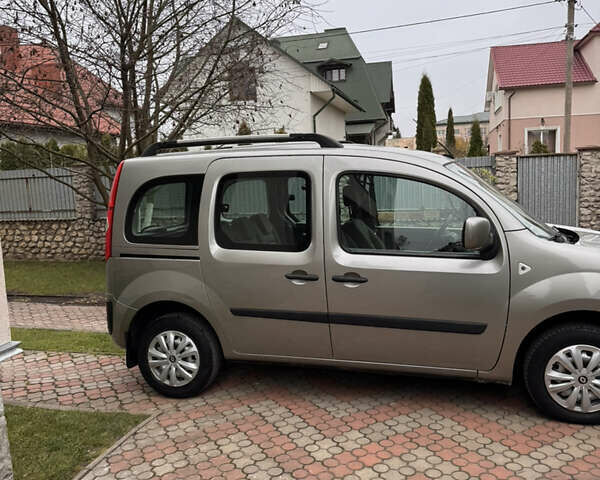 Серый Рено Кенгу, объемом двигателя 1.46 л и пробегом 137 тыс. км за 7500 $, фото 4 на Automoto.ua