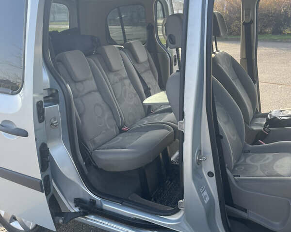 Серый Рено Кенгу, объемом двигателя 1.5 л и пробегом 239 тыс. км за 8000 $, фото 7 на Automoto.ua