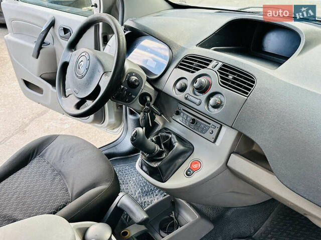 Сірий Рено Кєнгу, об'ємом двигуна 1.5 л та пробігом 302 тис. км за 5800 $, фото 15 на Automoto.ua