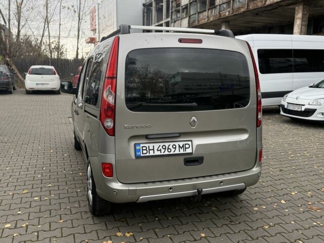 Серый Рено Кенгу, объемом двигателя 1.5 л и пробегом 233 тыс. км за 7400 $, фото 4 на Automoto.ua