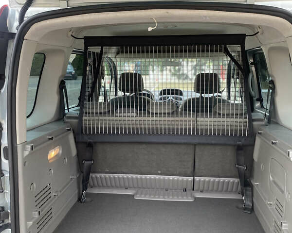 Серый Рено Кенгу, объемом двигателя 1.5 л и пробегом 256 тыс. км за 7650 $, фото 14 на Automoto.ua