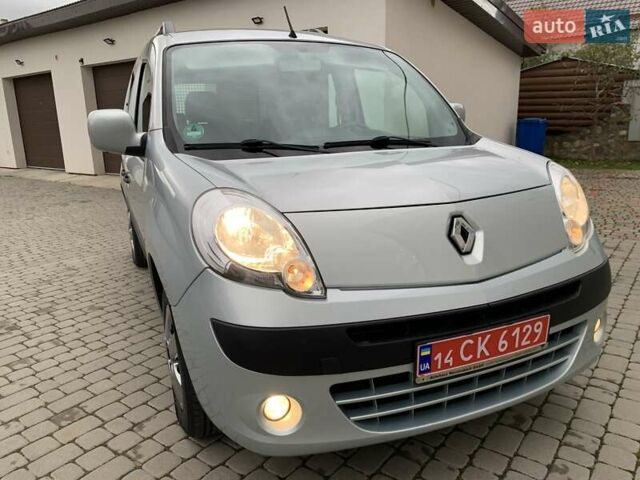 Рено Кєнгу 2010 у Івано-Франківську на Automoto.ua Сірий Рено Кєнгу, об'ємом двигуна 1.6 л та пробігом 220 тис. км за 7700 $, фото 12 на Automoto.ua