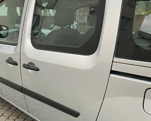 Рено Кєнгу 2010 у Івано-Франківську на Automoto.ua Сірий Рено Кєнгу, об'ємом двигуна 1.6 л та пробігом 220 тис. км за 7700 $, фото 26 на Automoto.ua