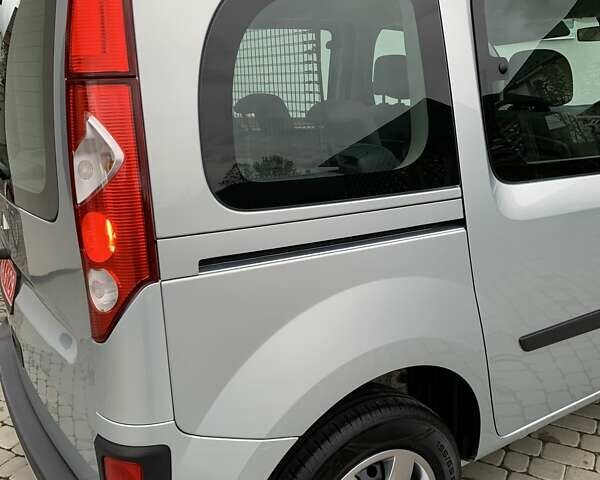 Рено Кєнгу 2010 у Івано-Франківську на Automoto.ua Сірий Рено Кєнгу, об'ємом двигуна 1.6 л та пробігом 220 тис. км за 7700 $, фото 22 на Automoto.ua