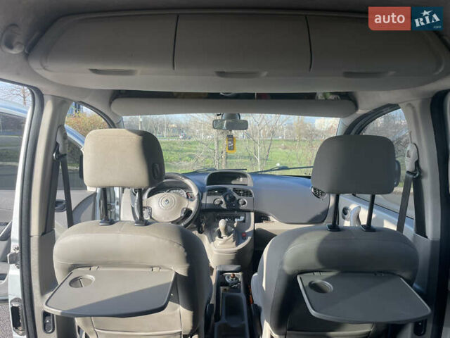 Серый Рено Кенгу, объемом двигателя 1.5 л и пробегом 239 тыс. км за 8000 $, фото 11 на Automoto.ua