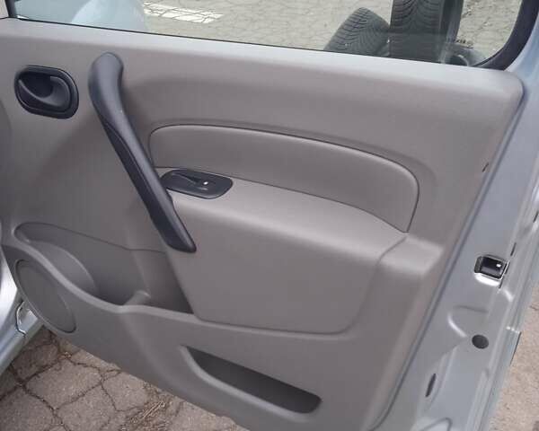 Серый Рено Кенгу, объемом двигателя 1.5 л и пробегом 223 тыс. км за 7500 $, фото 21 на Automoto.ua