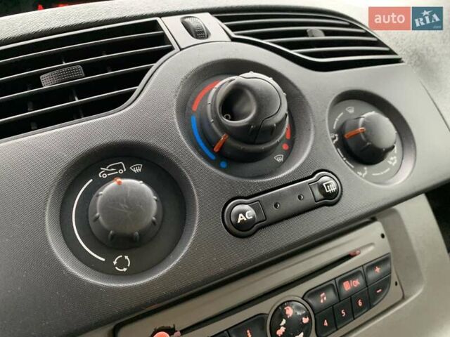 Рено Кєнгу 2010 у Івано-Франківську на Automoto.ua Сірий Рено Кєнгу, об'ємом двигуна 1.6 л та пробігом 220 тис. км за 7700 $, фото 42 на Automoto.ua