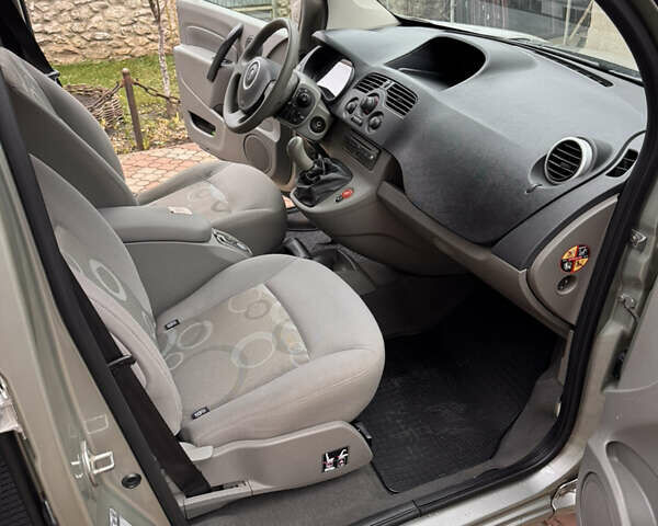 Серый Рено Кенгу, объемом двигателя 1.46 л и пробегом 137 тыс. км за 7500 $, фото 25 на Automoto.ua