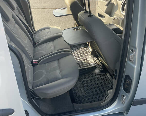 Серый Рено Кенгу, объемом двигателя 1.5 л и пробегом 239 тыс. км за 8000 $, фото 10 на Automoto.ua