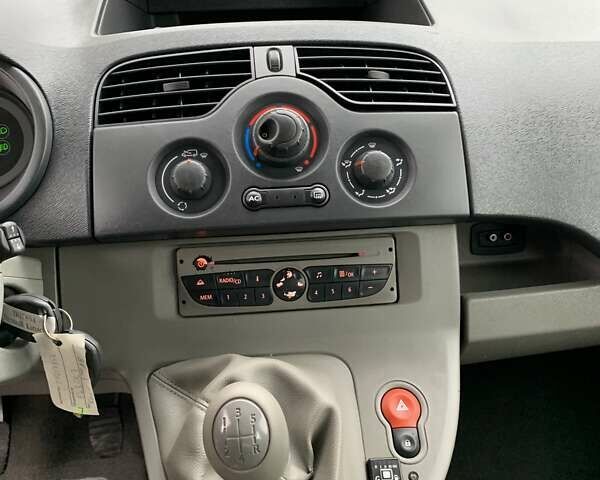 Рено Кєнгу 2010 у Івано-Франківську на Automoto.ua Сірий Рено Кєнгу, об'ємом двигуна 1.6 л та пробігом 220 тис. км за 7700 $, фото 41 на Automoto.ua