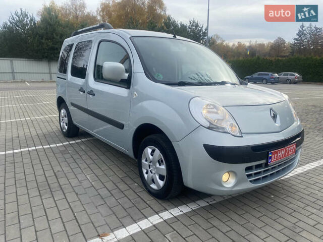 Серый Рено Кенгу, объемом двигателя 1.6 л и пробегом 230 тыс. км за 7450 $, фото 2 на Automoto.ua