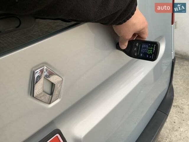 Рено Кєнгу 2010 у Івано-Франківську на Automoto.ua Сірий Рено Кєнгу, об'ємом двигуна 1.6 л та пробігом 220 тис. км за 7700 $, фото 91 на Automoto.ua