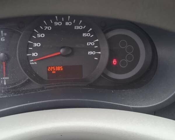 Серый Рено Кенгу, объемом двигателя 1.5 л и пробегом 223 тыс. км за 7500 $, фото 10 на Automoto.ua