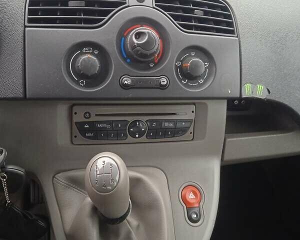 Серый Рено Кенгу, объемом двигателя 1.5 л и пробегом 223 тыс. км за 7500 $, фото 17 на Automoto.ua