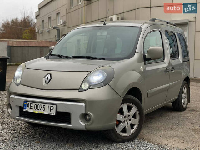 Серый Рено Кенгу, объемом двигателя 1.46 л и пробегом 190 тыс. км за 8200 $, фото 3 на Automoto.ua