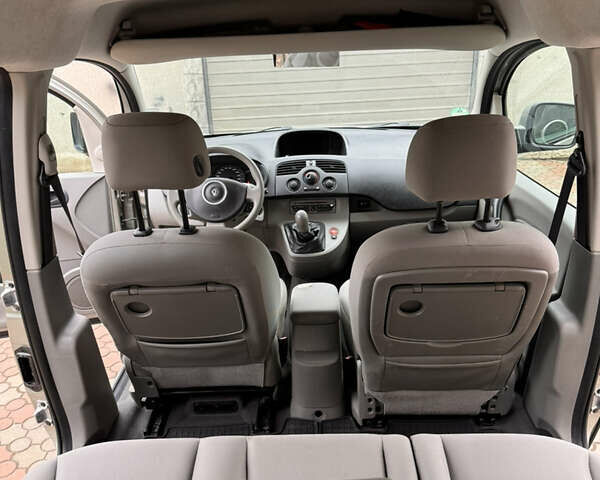 Серый Рено Кенгу, объемом двигателя 1.46 л и пробегом 137 тыс. км за 7500 $, фото 27 на Automoto.ua