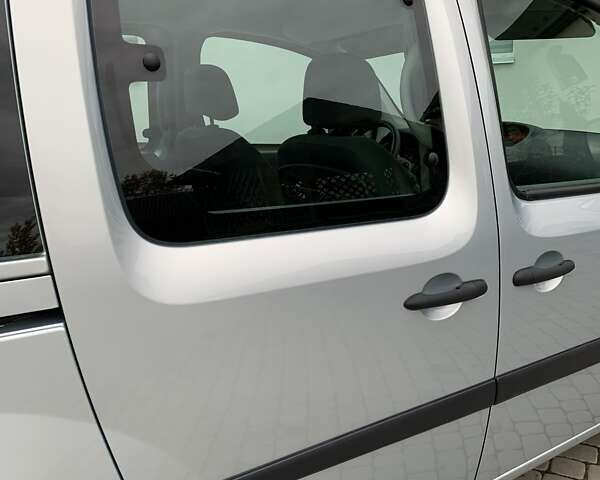 Рено Кєнгу 2010 у Івано-Франківську на Automoto.ua Сірий Рено Кєнгу, об'ємом двигуна 1.6 л та пробігом 220 тис. км за 7700 $, фото 21 на Automoto.ua