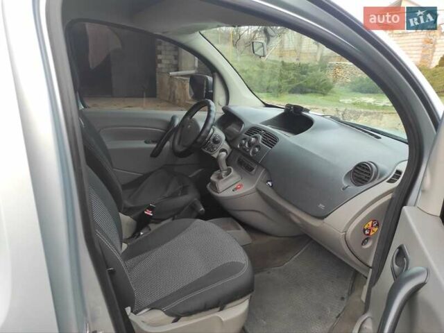 Серый Рено Кенгу, объемом двигателя 1.46 л и пробегом 260 тыс. км за 6500 $, фото 14 на Automoto.ua