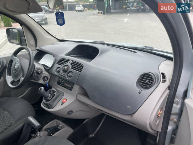 Серый Рено Кенгу, объемом двигателя 1.6 л и пробегом 180 тыс. км за 6400 $, фото 19 на Automoto.ua