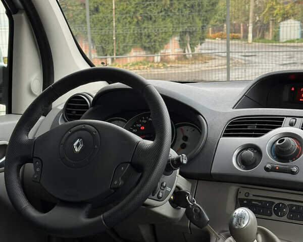 Рено Кенгу 2010 в Ровно на Automoto.ua Серый Рено Кенгу, объемом двигателя 1.5 л и пробегом 220 тыс. км за 8499 $, фото 40 на Automoto.ua