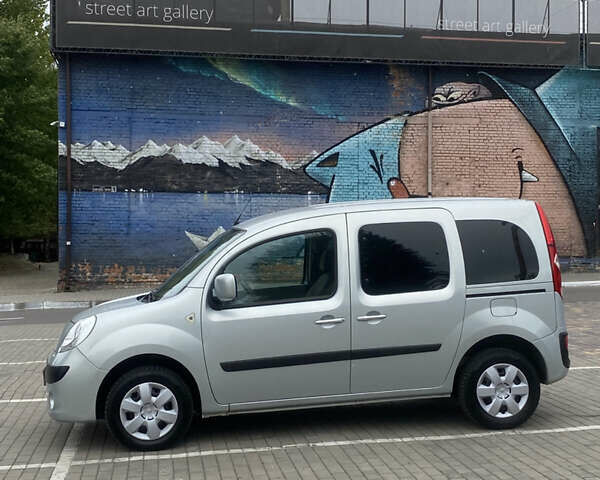 Серый Рено Кенгу, объемом двигателя 1.5 л и пробегом 256 тыс. км за 7650 $, фото 2 на Automoto.ua