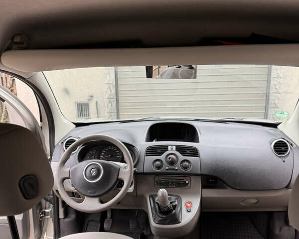 Серый Рено Кенгу, объемом двигателя 1.46 л и пробегом 137 тыс. км за 7500 $, фото 23 на Automoto.ua