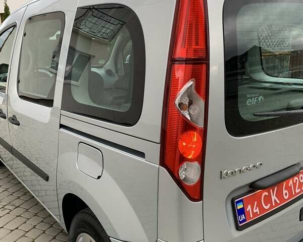 Рено Кєнгу 2010 у Івано-Франківську на Automoto.ua Сірий Рено Кєнгу, об'ємом двигуна 1.6 л та пробігом 220 тис. км за 7700 $, фото 25 на Automoto.ua