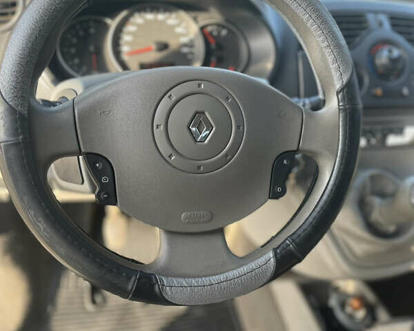 Серый Рено Кенгу, объемом двигателя 1.5 л и пробегом 239 тыс. км за 8000 $, фото 18 на Automoto.ua