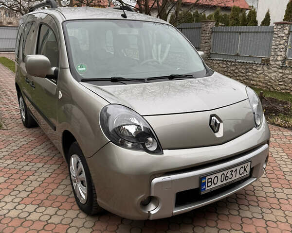 Серый Рено Кенгу, объемом двигателя 1.46 л и пробегом 137 тыс. км за 7500 $, фото 5 на Automoto.ua