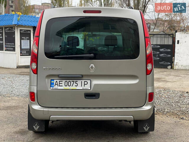Серый Рено Кенгу, объемом двигателя 1.46 л и пробегом 190 тыс. км за 8200 $, фото 6 на Automoto.ua